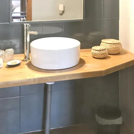 Cosy In | Mountain View + Shared Pool *